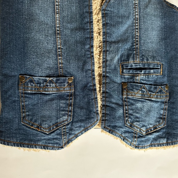 YIGGA Denim Vest/Faux Fur inside - Picture 4 of 9